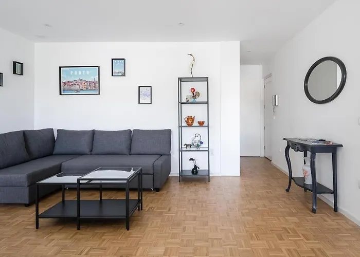 Family Flat Near Porto Apartment