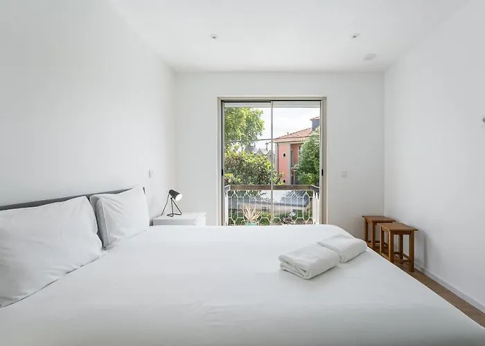 Family Flat Near Porto Apartment *